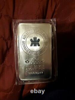 10 oz royal canadian mint silver bar. 9999 Fine (sealed In Plastic)