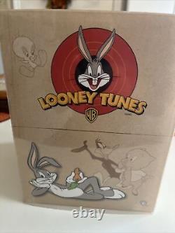 Ensemble de 8 pièces en argent d'une demi-once, Looney Tunes, de la Monnaie canadienne de 2015 de 10 dollars.
