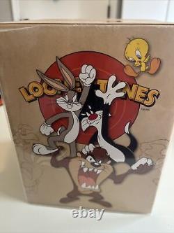 Ensemble de 8 pièces en argent d'une demi-once, Looney Tunes, de la Monnaie canadienne de 2015 de 10 dollars.